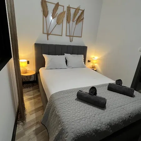 Apartment&studio Traky, Saint Vlas, улица черно море 12 *