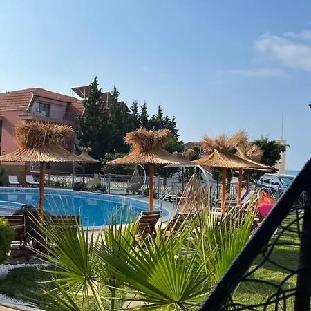 & Traky, Saint Vlas, улица черно море 12 *