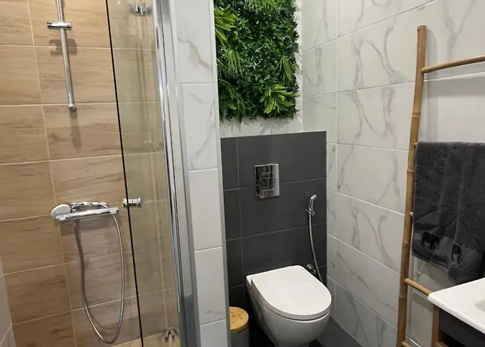 & Traky, Saint Vlas, улица черно море 12 *