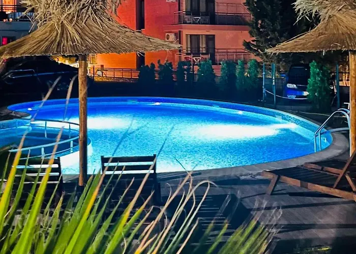 & Traky, Saint Vlas, улица черно море 12 *