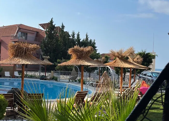 & Traky, Saint Vlas, улица черно море 12 *