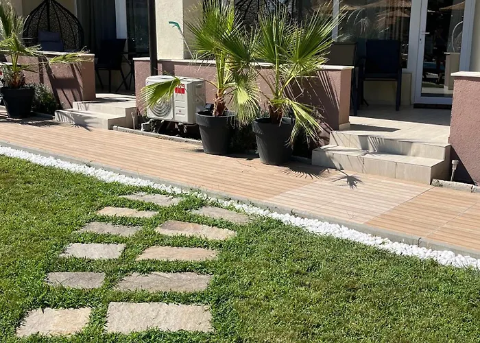 & Traky, Saint Vlas, улица черно море 12 * Sveti Vlas